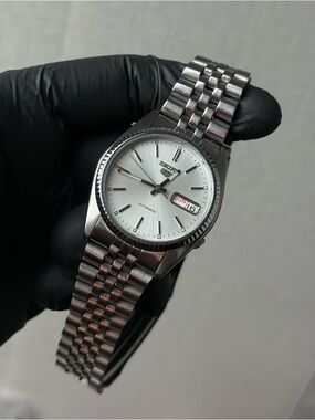 Vintage 1999 Seiko 5 Automatic 7S26-3110 Men’s Watch, 21 Jewels, Fluted Bezel